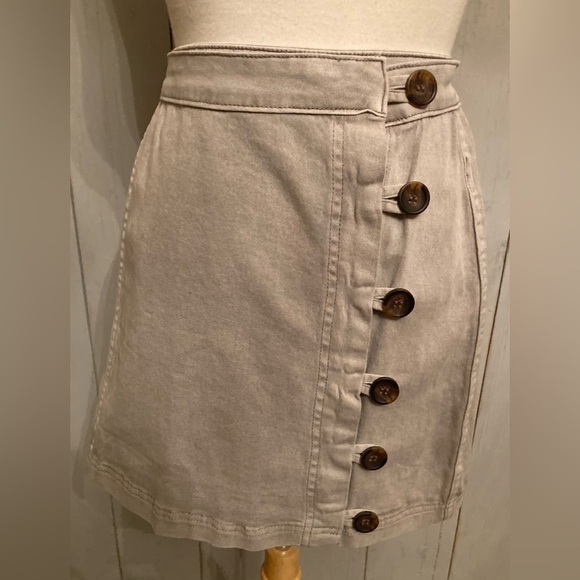 Altar'd State button up mini Taupe/khaki skirt, 15" long, size Medium (M)! NWT’s - Picture 1 of 5
